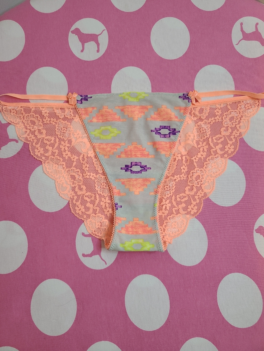 New VTG VS PINK Classic Cotton Low Rise Lace Back String Bikini Panty Size Lg
